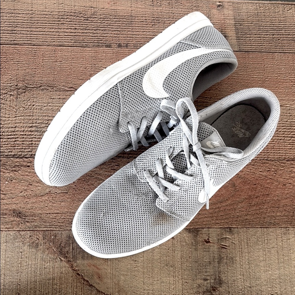 Nike • Gray White Mesh Lace Up Sneakers Athletic Casual Shoes